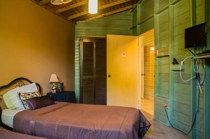 One32 Guesthouse Bejeweled Kingston Exterior foto